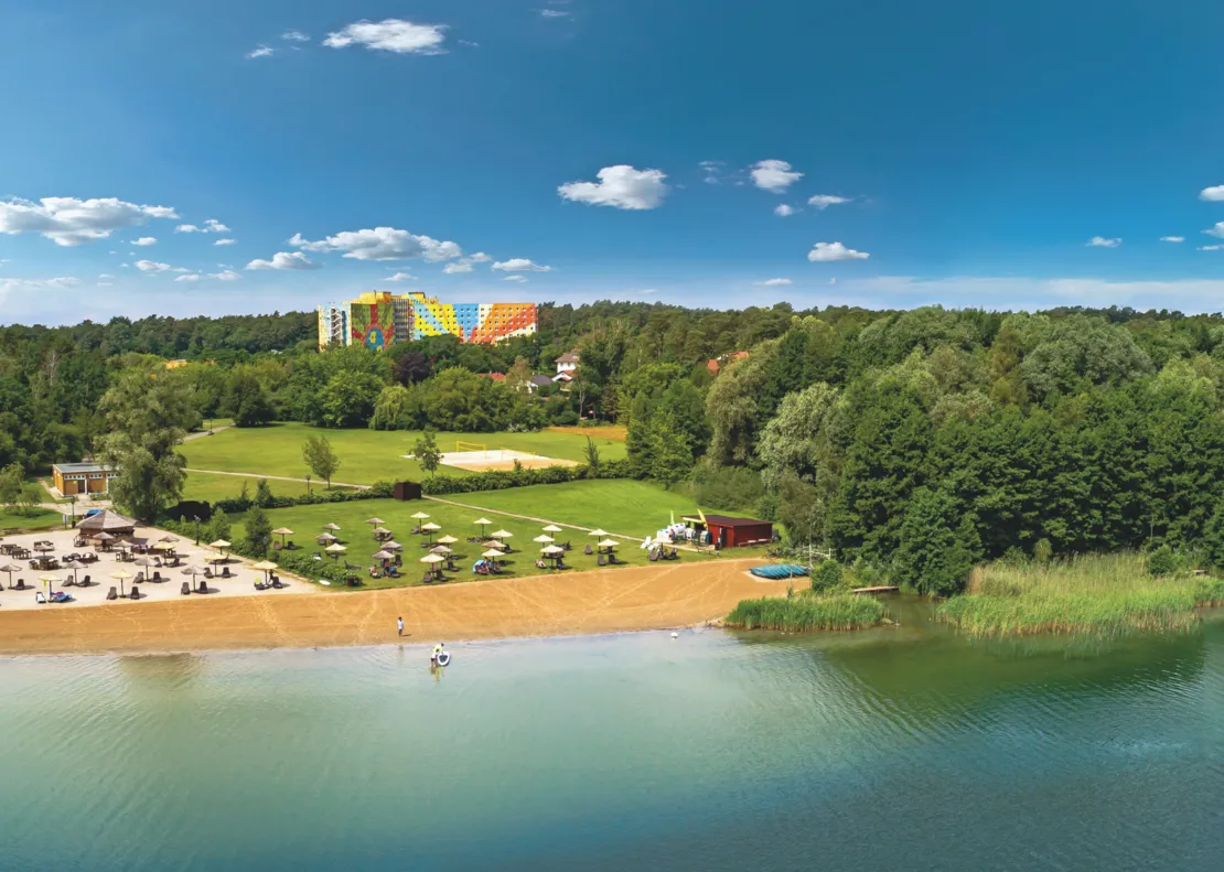 Ahorn Seehotel Templin Au&szlig;enansicht mit See