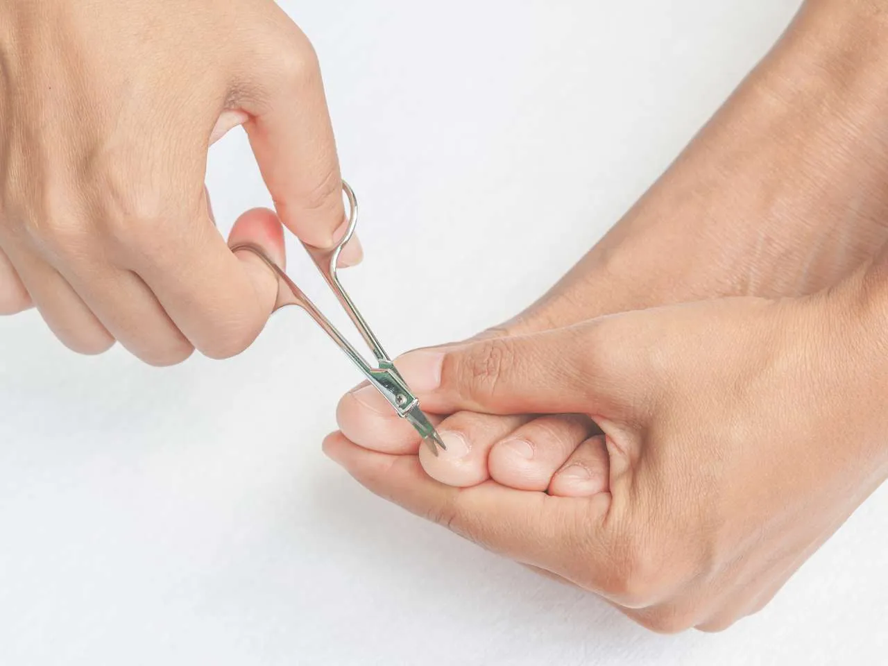 prawidłowe obcinanie paznokci u st&oacute;p