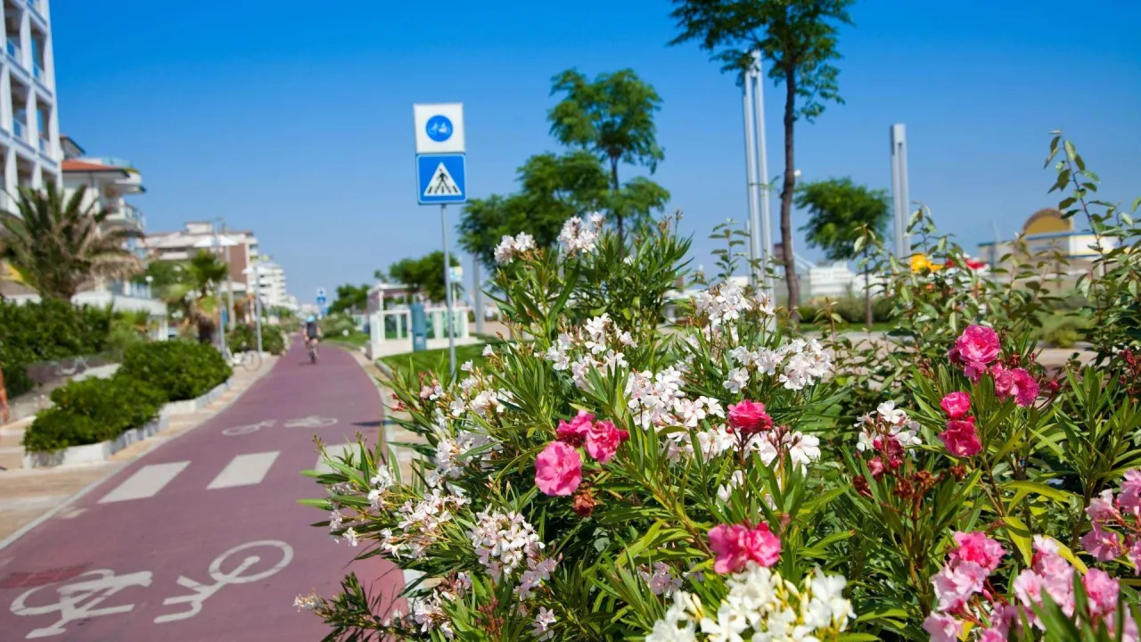 Italienische Adriaküste Strandpromenade