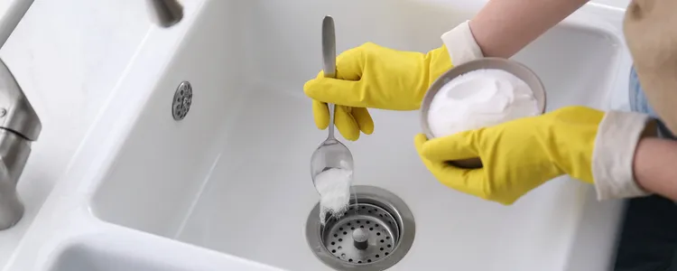 jak używać przepychaczki do zlewu