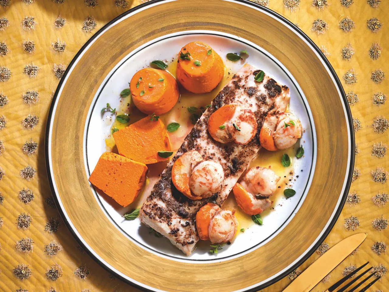 Vario assortimento di secondi piatti, carne, pesce e vegetariani