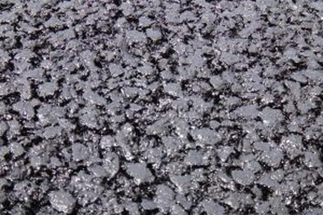 różne rodzaje asfaltu na drodze