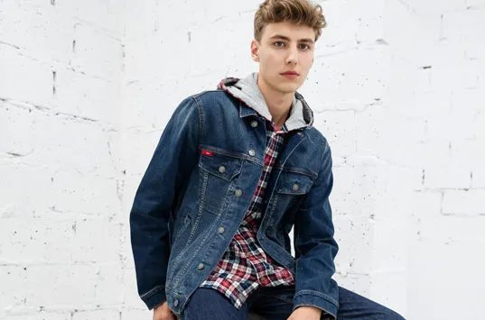 r&oacute;żne fasony kurtek jeansowych dla chłopca