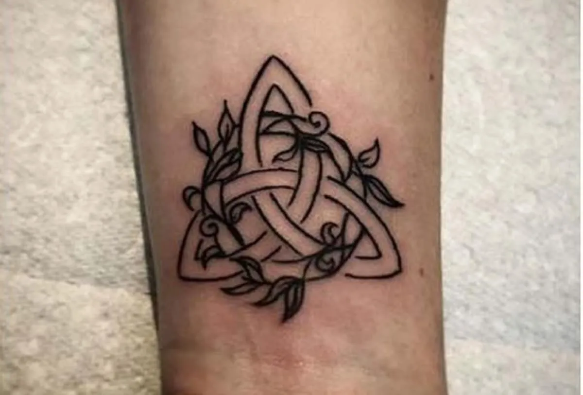 różne wzory węzłów celtyckich tatuaż