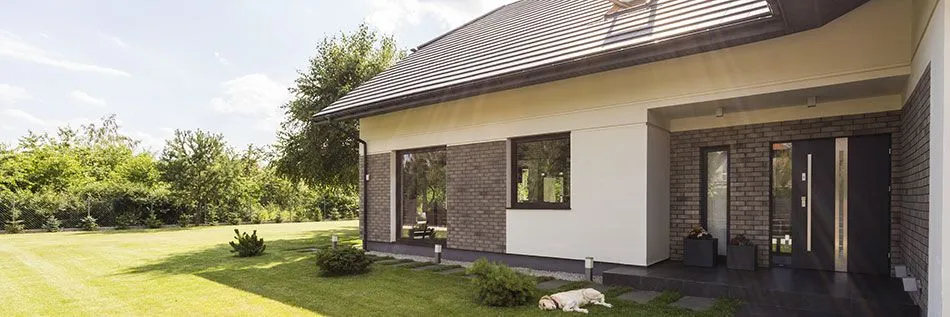 Zdjęcie Szare okna - jaką elewację dobrać? Inspirujące pomysły i porady