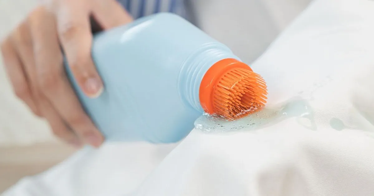 Jak usunąć klej z bluzki porównanie metod domowych i chemicznych