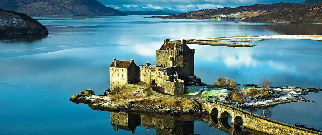Eilean Donan Castle o wschodzie słońca