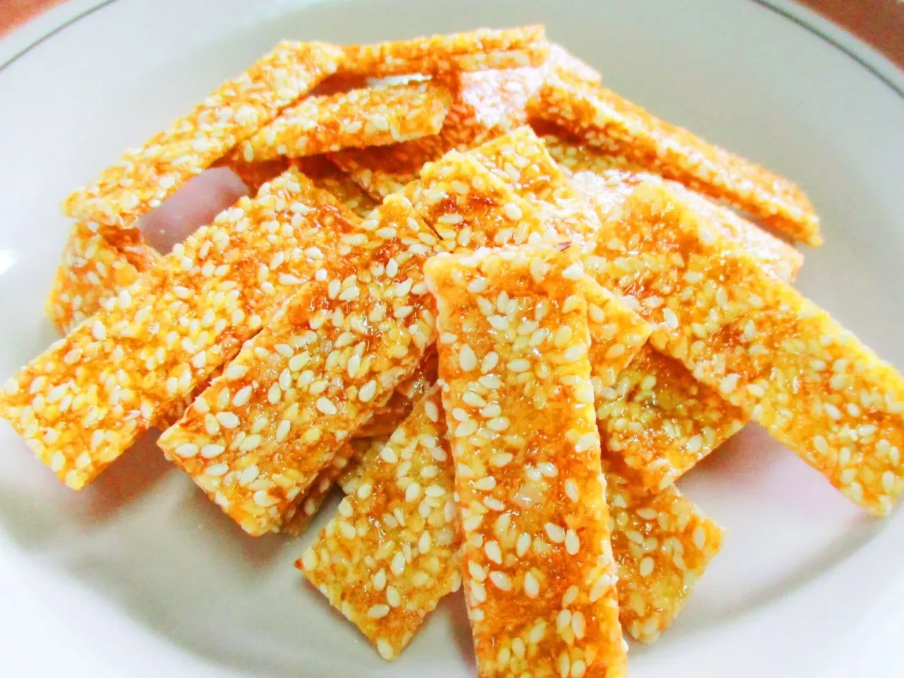 domowe sezamki na papierze do pieczenia