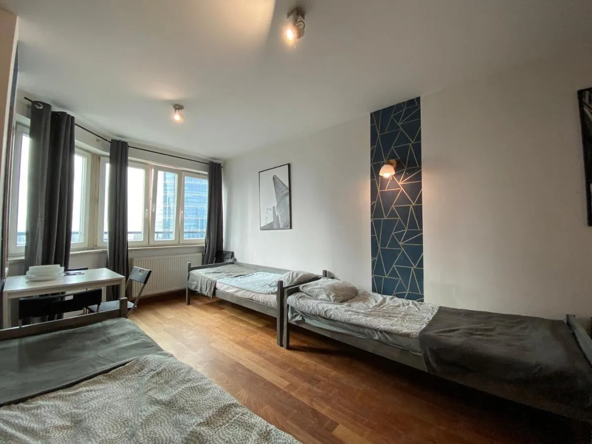 Mapa metra w Warszawie z zaznaczonymi stacjami