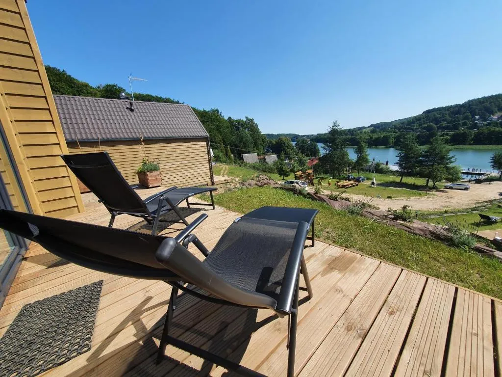 Domek nad jeziorem z prywatnym pomostem i sauną