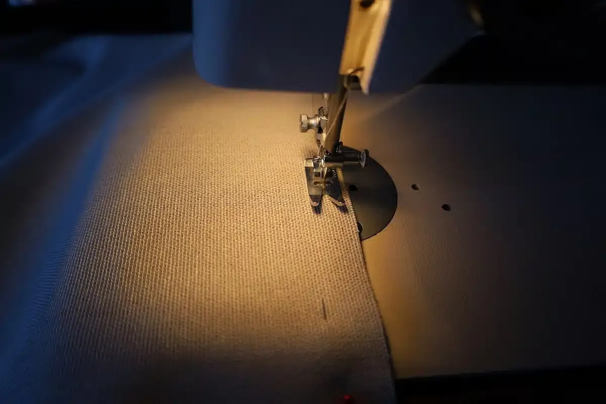 przygotowanie materiału do szycia poszewki dekatyzacja