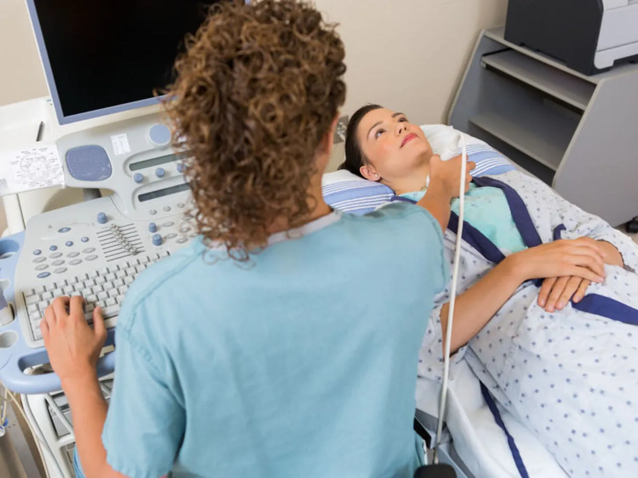 lekarz zleca badania tarczycy