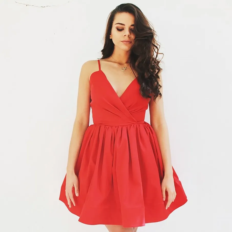 rozkloszowana sukienka na wieszaku