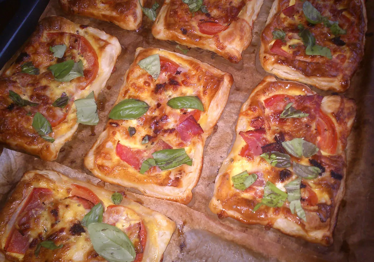 warianty zapiekanki z ciasta francuskiego