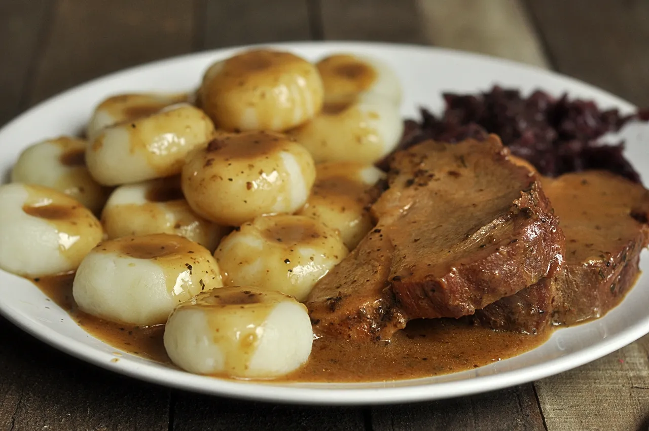 sos pieczeniowy do mięsa i ziemniaków