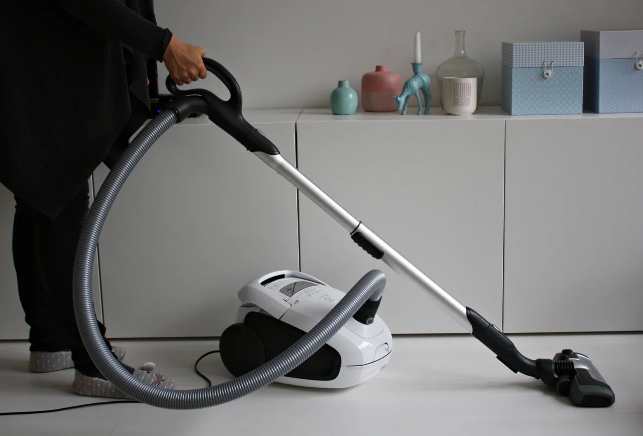 dokładne sprzątanie domu odkurzanie