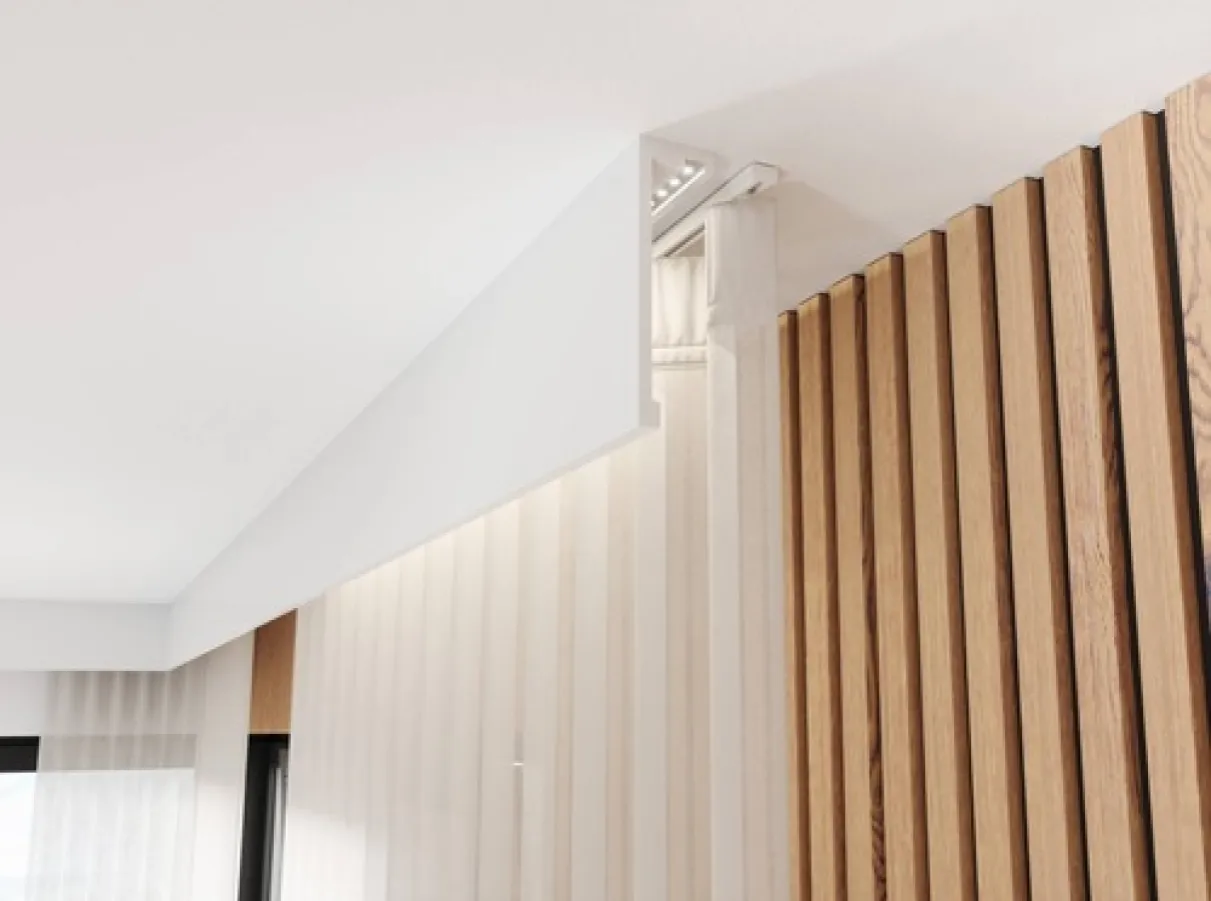 Ukryty karnisz w zabudowie sufitowej z oświetleniem LED
