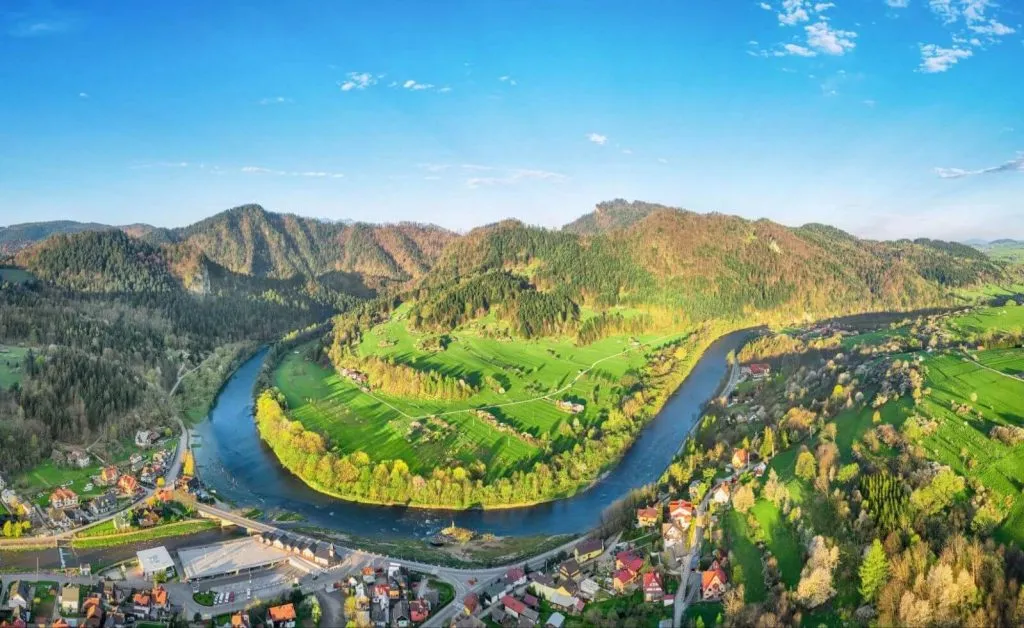 Pieniny krajobraz widok na góry i Dunajec