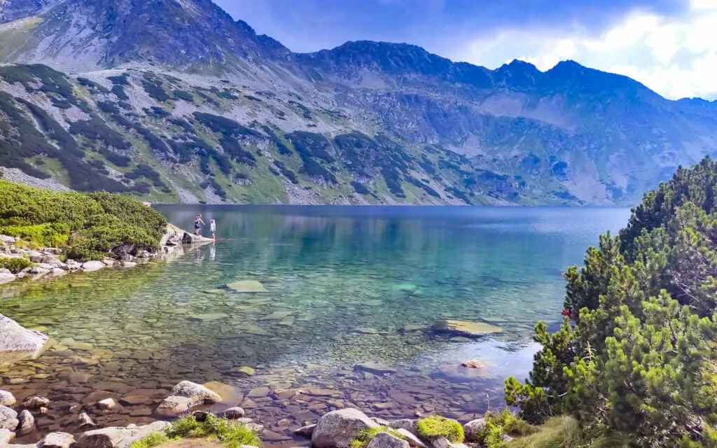 Dolina Pięciu Staw&oacute;w Polskich szlak g&oacute;rski widoki