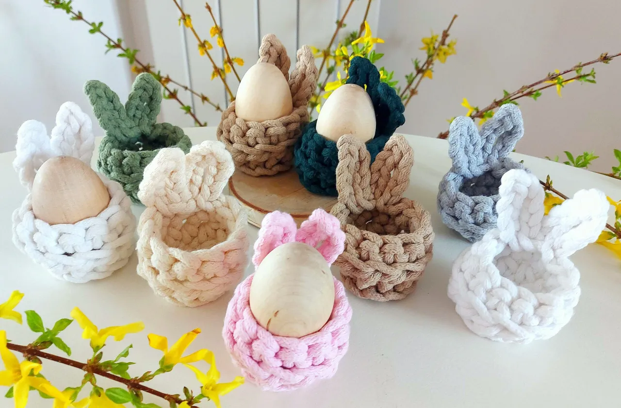 piękne szydełkowe ozdoby wielkanocne aranżacja