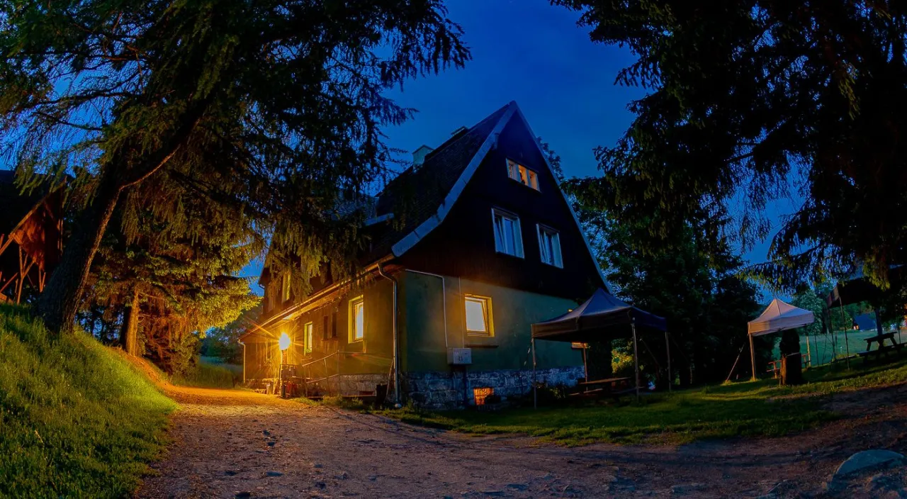 Schronisko PTTK Pasterka w Górach Stołowych