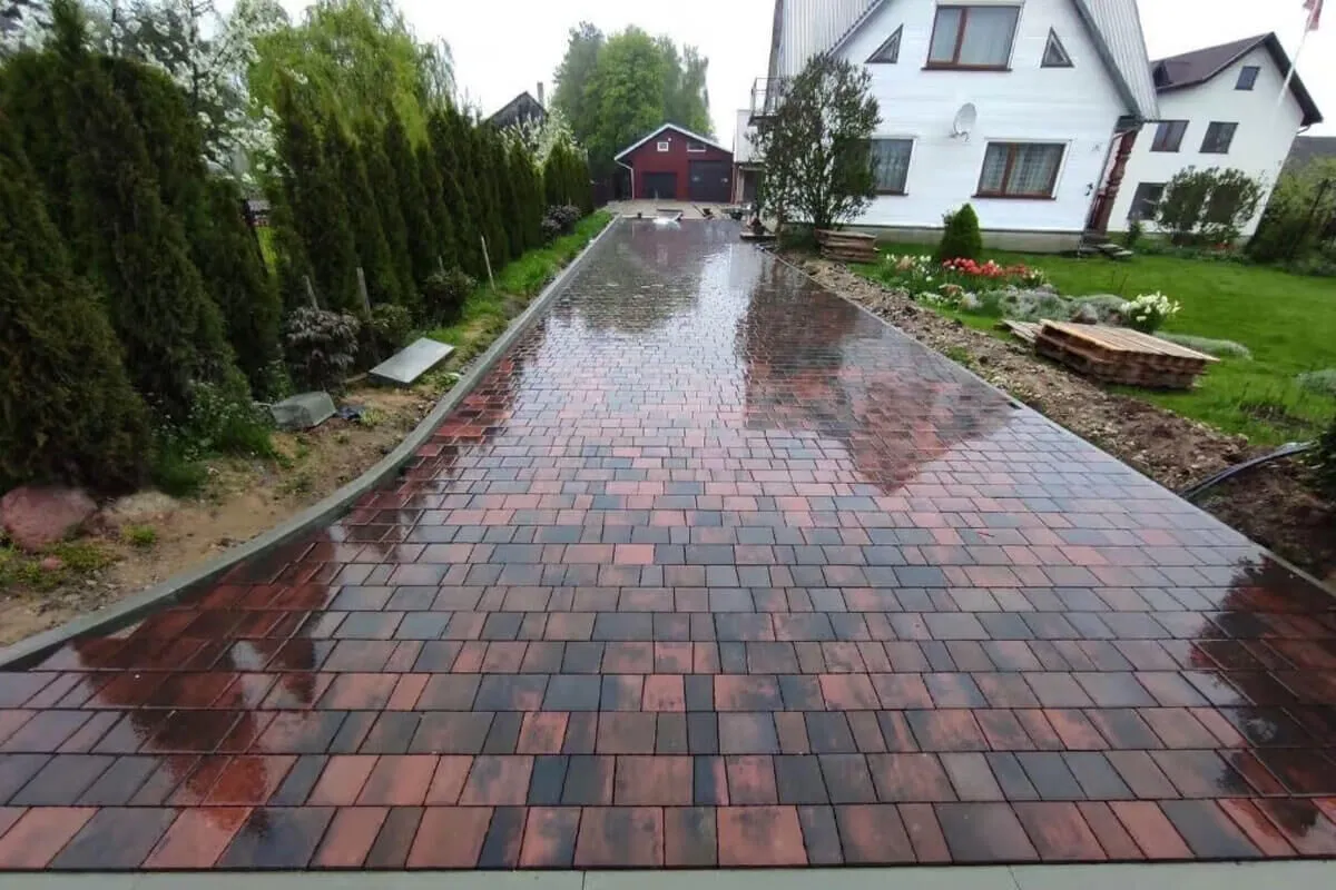 r&oacute;żne rodzaje nawierzchni podjazdu