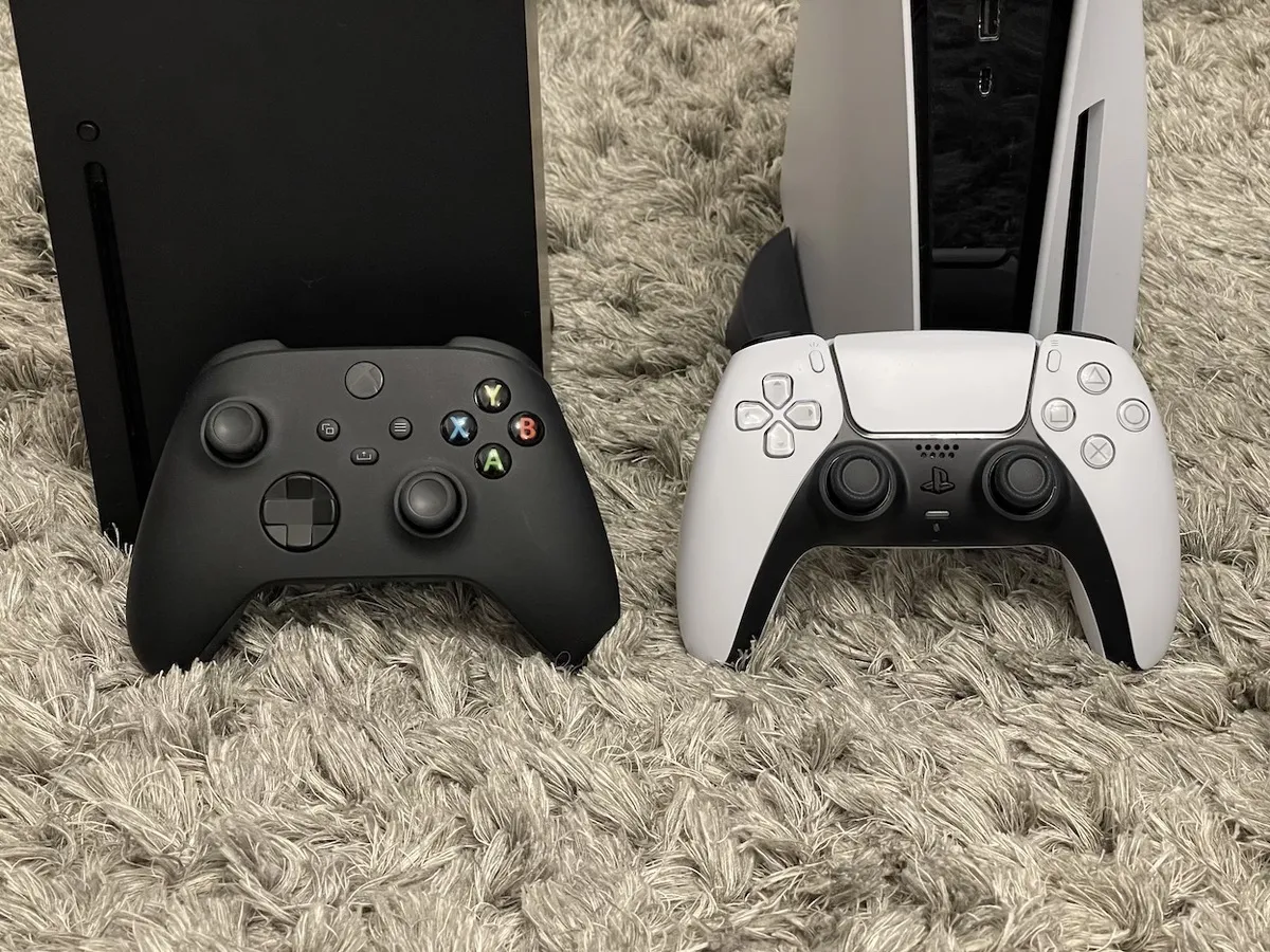 Konsole PS5 i Xbox Series X wersje slim pro