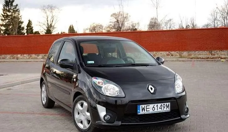 Renault Twingo II na stacji paliw