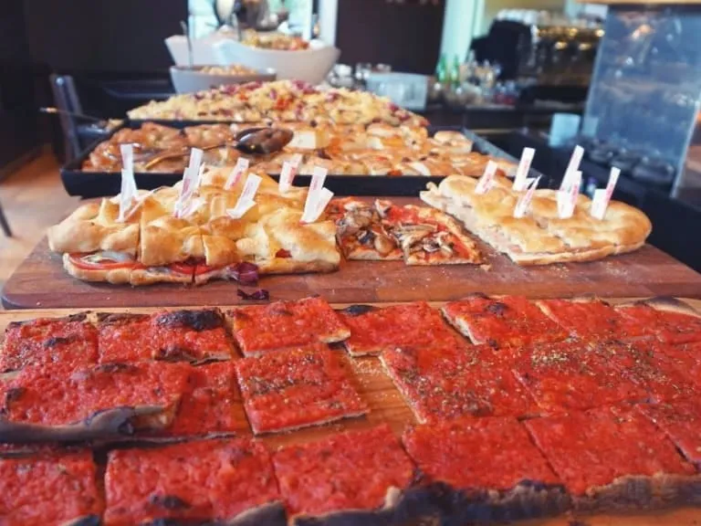 Aperitivo bufet w Rzymie