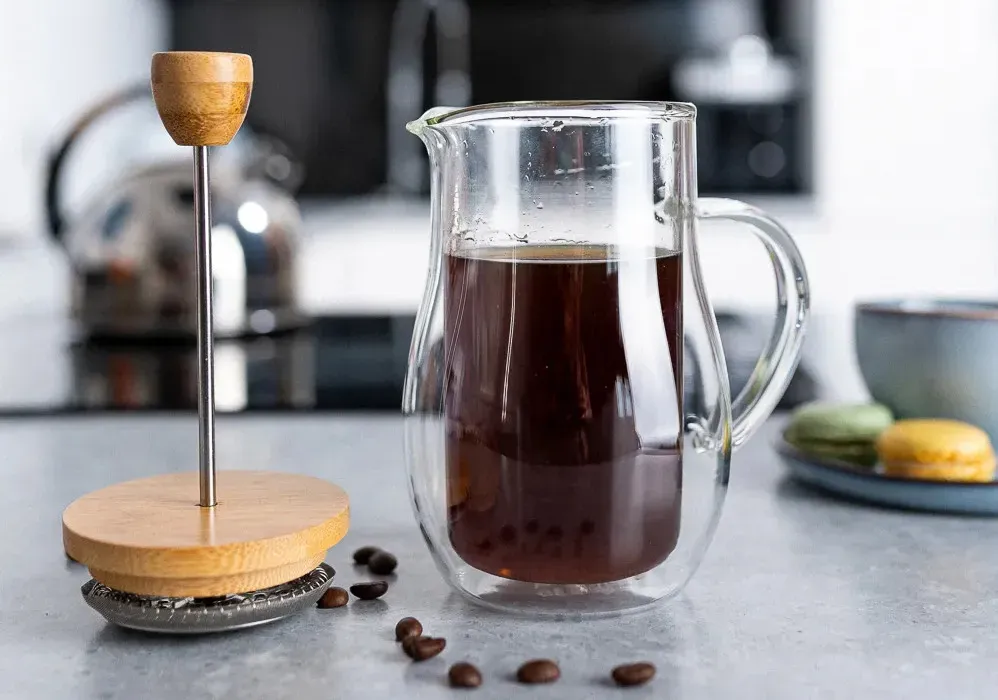 kawa parzona w kubku, kawa w garnku, kawa w zaparzaczu do herbaty