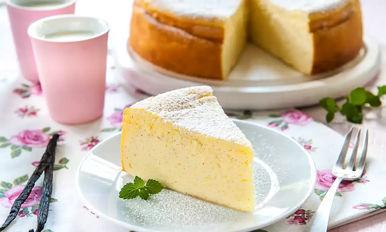 wysokiej jakości składniki do sernika, twaróg, masło, laska wanilii