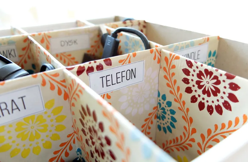 domowe sposoby na organizację kabli DIY