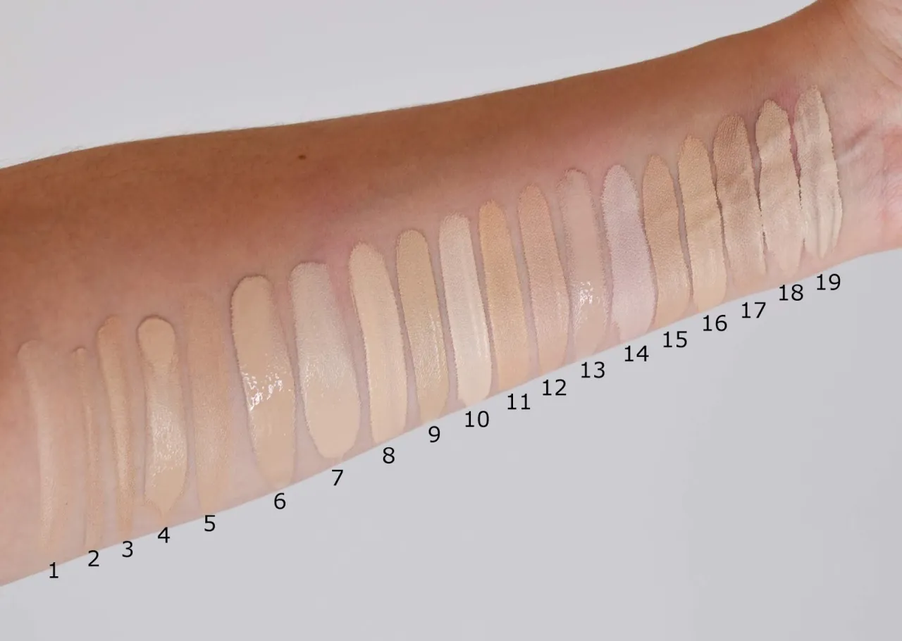 Paese Clair Brightening Concealer swatche odcieni
