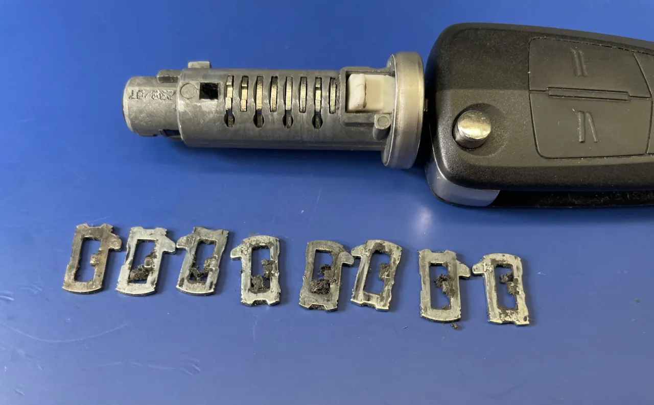 Smarowanie zamka WD-40