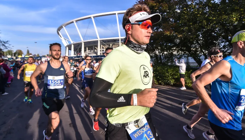 Kuba Wesołowski biegnie maraton