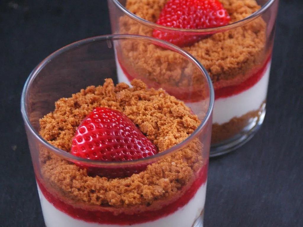 Verrines aux fraises rapides et élégantes