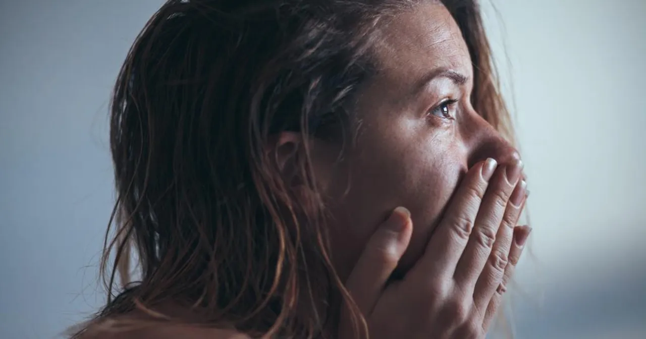 kobieta z PCOS, różne emocje, lęk, smutek, irytacja