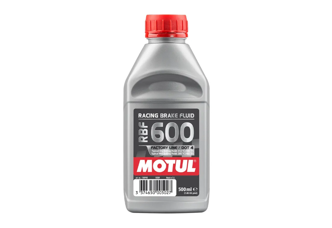 Płyn hamulcowy Motul RBF 600 w zbiorniczku