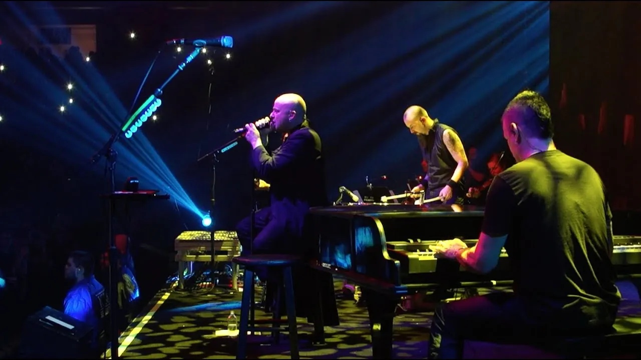 Disturbed The Sound of Silence live performance