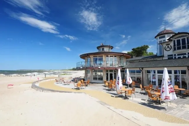 r&oacute;żne typy nocleg&oacute;w nad morzem polskim