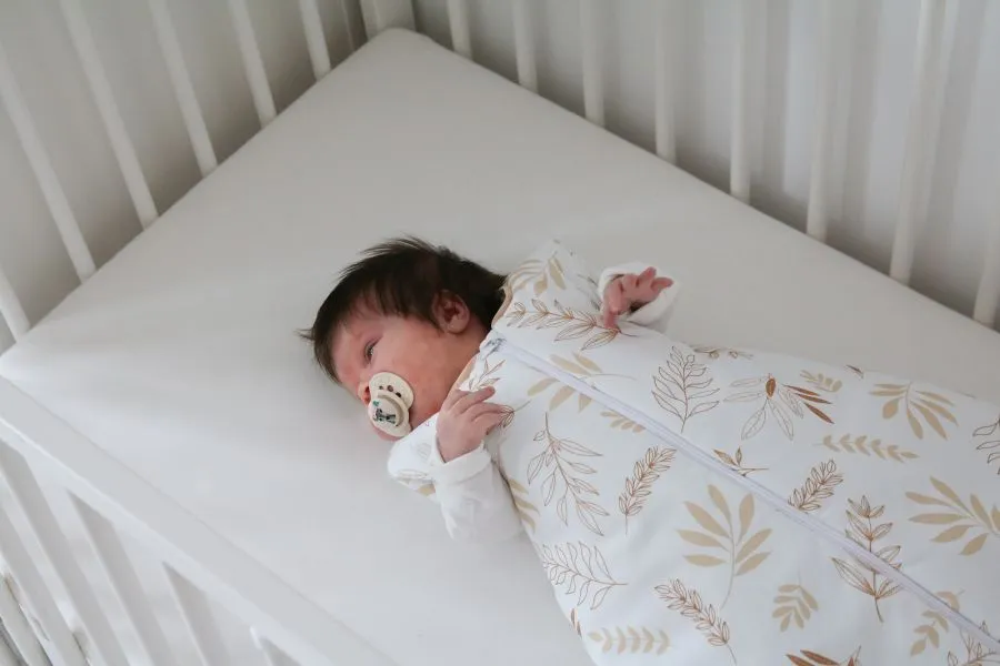 bezpieczne łóżeczko niemowlęce