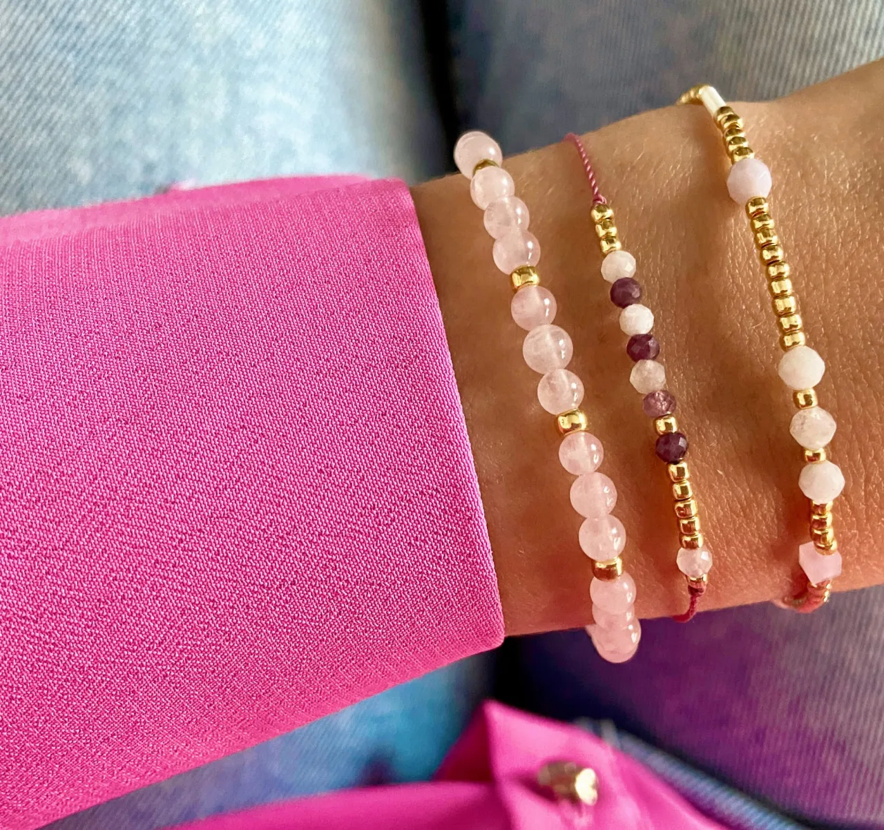 różne style bransoletek z koralików na żyłce