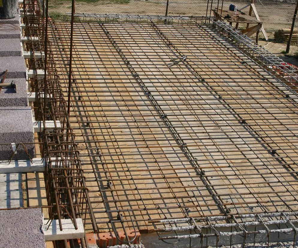 najczęstsze błędy w zbrojeniu g&oacute;rnym stropu