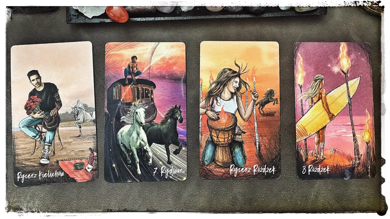 karty tarota i osoba zastanawiająca się