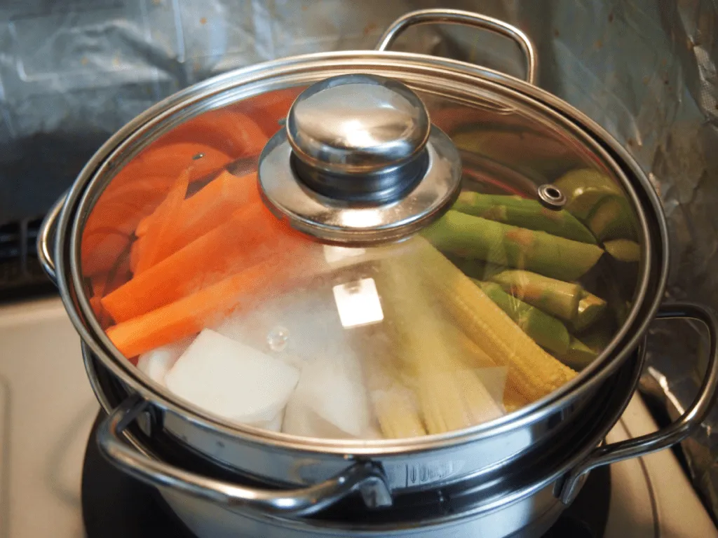 gotowanie warzyw w garnku