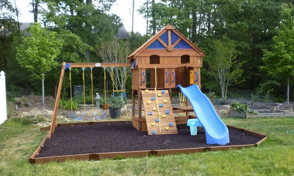 różne pomysły na wyposażenie placu zabaw w ogrodzie