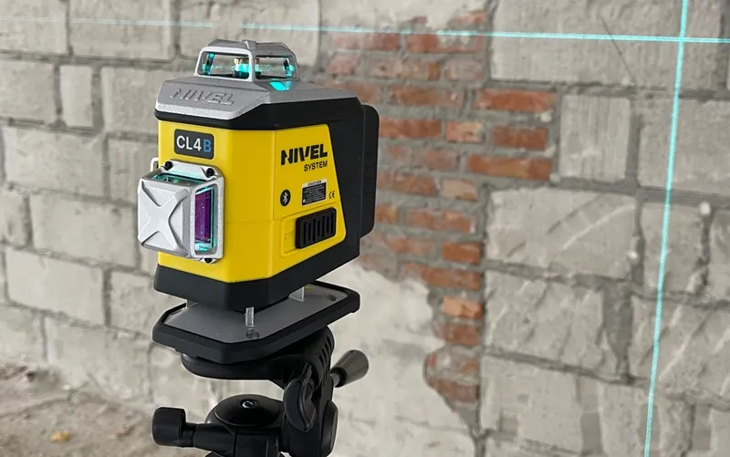 poziomica laserowa vs tradycyjna