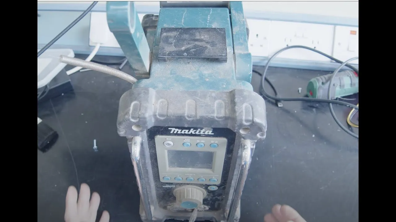 Rozwiązywanie problem&oacute;w Bluetooth radio Makita