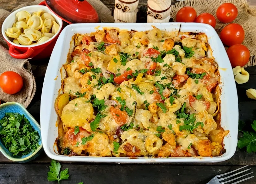 r&oacute;żne warianty zapiekanki z tortellini