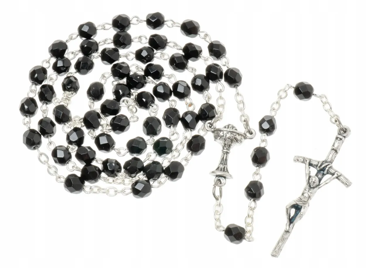 Biały i czarny różaniec komunijny dla chłopca